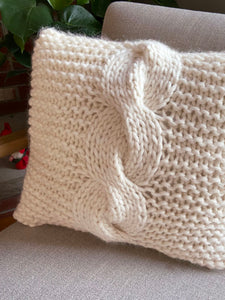 Dizzy Sheep - Berroco Macro Cable Pillow Kit _Berroco Macro Cable Pillow Kit