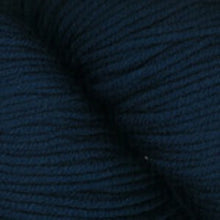 Load image into Gallery viewer, Dizzy Sheep - Plymouth Worsted Merino Superwash _ 060 Dress Blues Navy lot 227582
